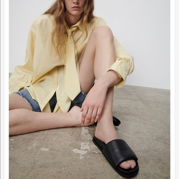 ZARA WOMAN NWT FW21 BLACK FLAT PADDED LEATHER SANDALS - Picture 6 of 8